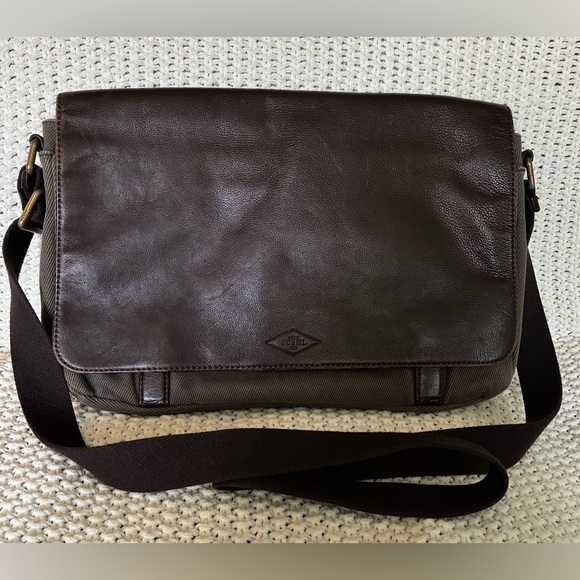 Fossil Unisex Leather & Canvas Messenger Bag w/Several Slip-In Compartments - Picture 1 of 14